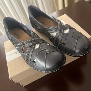 Clarks Collection Women's Marine Navy Leather Slip On Loafer Shoe Size 7.5 N US